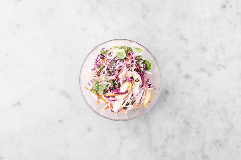 Faire le coleslaw